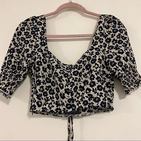 Feminine Nasty Gal Floral Cupped Tie Front Crop Top size 4 - Picture 7 of 7